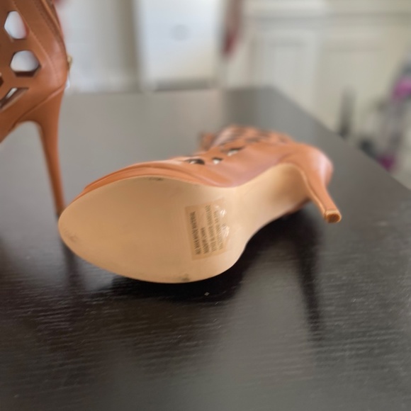 Women Sandals - Picture 3 of 7